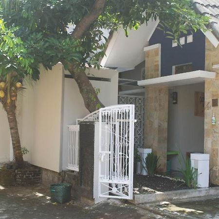 Cipta Guesthouse Джокякарта Екстериор снимка