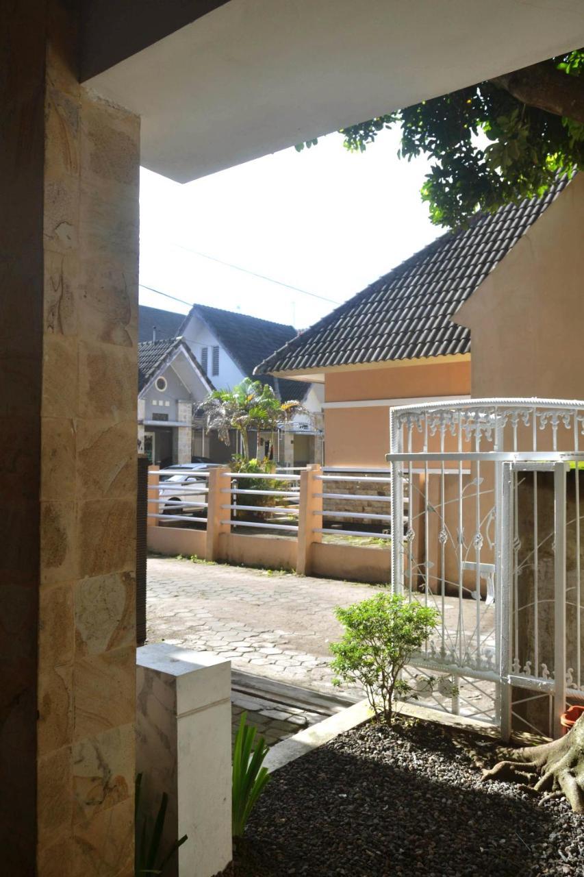 Cipta Guesthouse Джокякарта Екстериор снимка